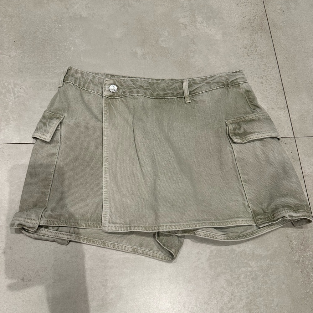 Zara Light Olive Women's Skorts